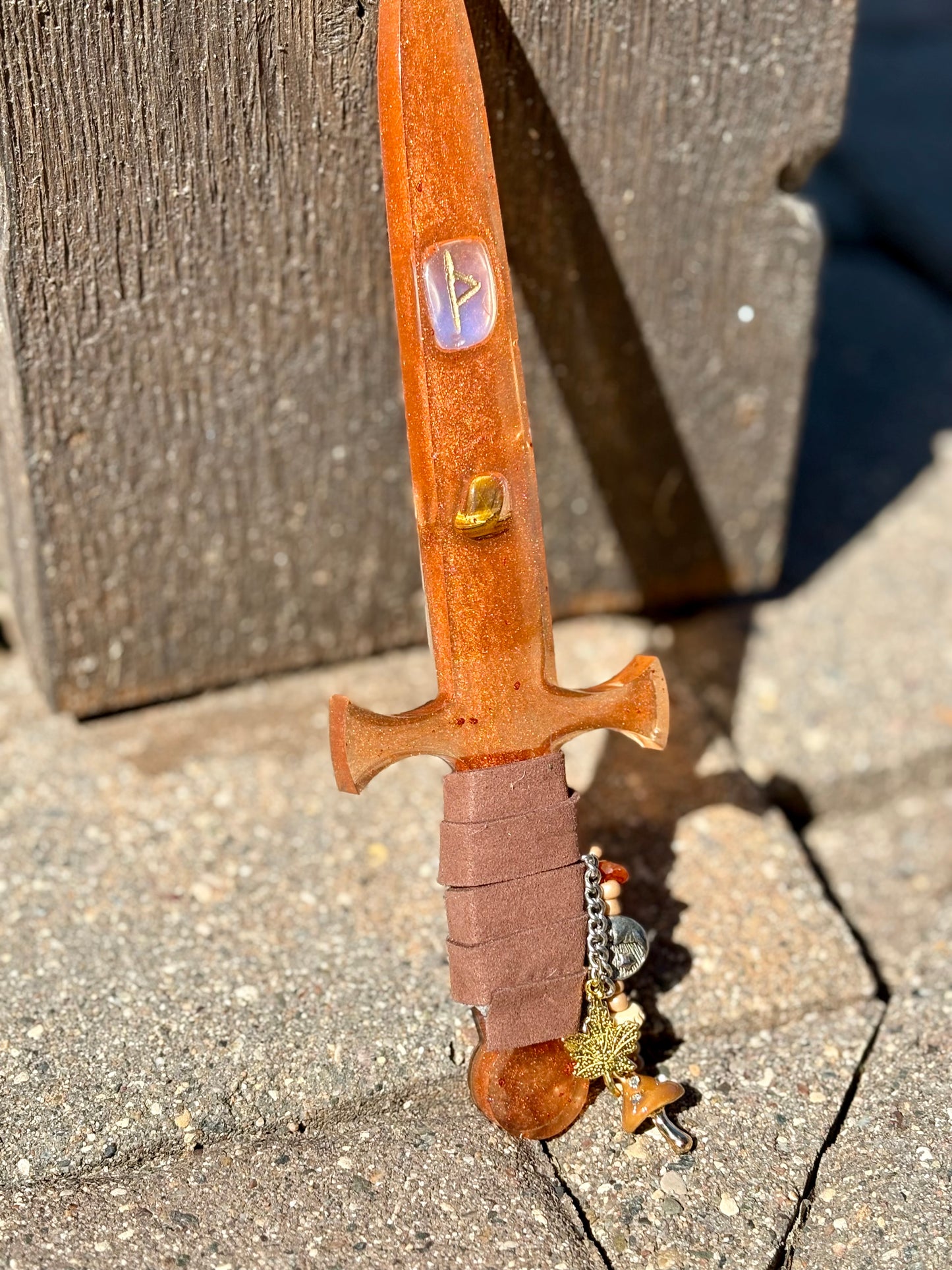 Copper Resin Dagger with Defense Rune